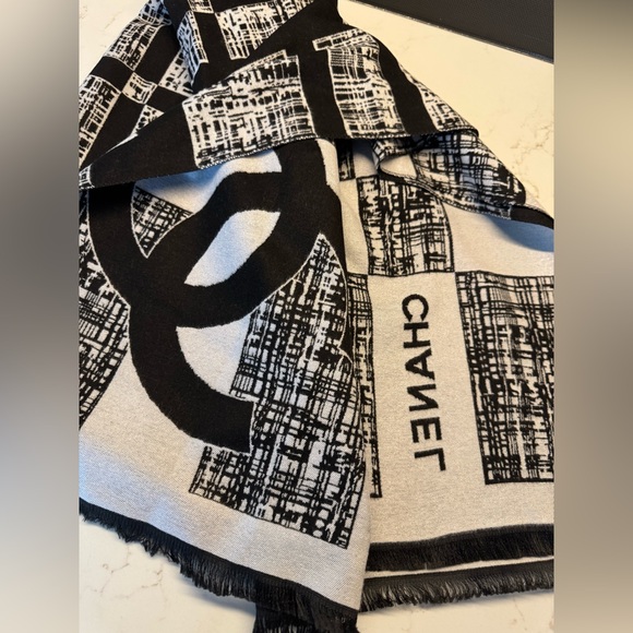 CHANEL SCARF cashmere silk blend large size wrap shawl black & white/cream - Picture 6 of 7